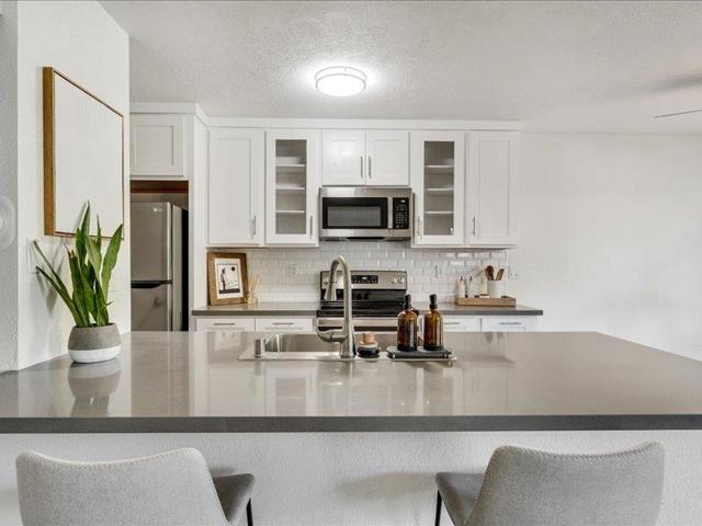 4475 Diamond Street, Capitola CA: https://media.crmls.org/mediaz/0765e01b-6ddf-416d-8f0e-dd01da1b45f1.jpg