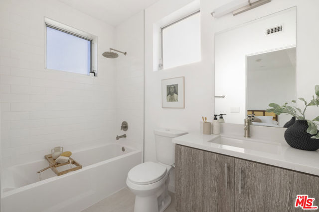 1767 N New Hampshire Avenue, Los Angeles CA: https://media.crmls.org/mediaz/0766759b-2fdc-4d61-a329-cb8c81641570.jpg