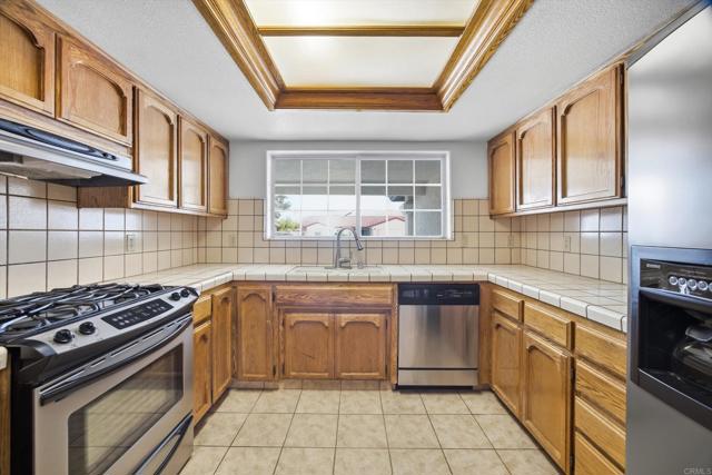 Detail Gallery Image 16 of 55 For 905 Cimarron Ct, Ridgecrest,  CA 93555 - 4 Beds | 2/1 Baths