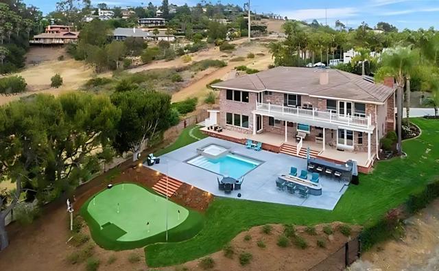 2610 Acuna Ct, Carlsbad CA: https://media.crmls.org/mediaz/0767144e-4470-44be-ba0a-ae19ebe47e34.jpg