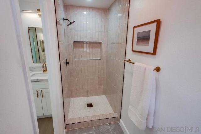3113 Avenida Topanga, Carlsbad CA: https://media.crmls.org/mediaz/07675f67-542b-4da6-9cbd-64d619807e23.jpg