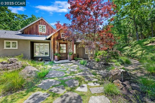 15 Cascade Ln, Orinda CA: https://media.crmls.org/mediaz/0767769c-d877-4f17-bba9-5f70af0da62a.jpg