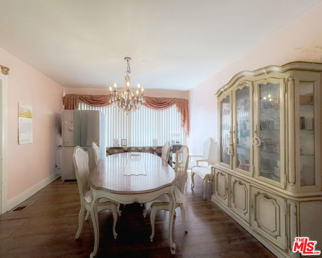 1322 S Bronson Avenue, Los Angeles CA: https://media.crmls.org/mediaz/07683748-1f58-4ba5-9ec8-9a79acc9da12.jpg