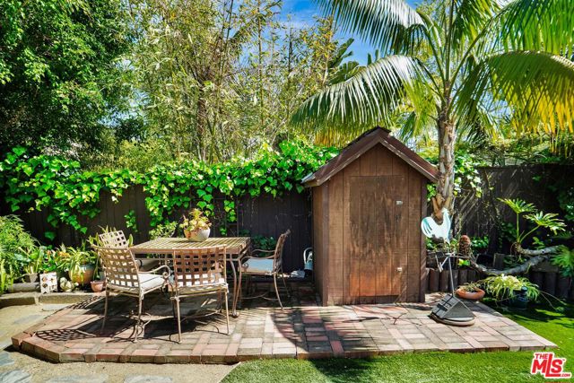 30612 Sicomoro Drive, Malibu CA: https://media.crmls.org/mediaz/0768455b-ac89-43c1-b4e9-276f91933def.jpg