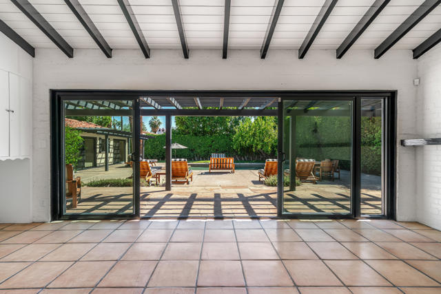 839 N Avenida Olivos, Palm Springs CA: https://media.crmls.org/mediaz/07689025-785a-464e-85ff-19c3daffe514.jpg