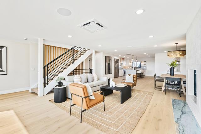 2623 Ocean Front Walk, San Diego CA: https://media.crmls.org/mediaz/0768e293-3b5d-4a1a-b4ad-59da3544806c.jpg