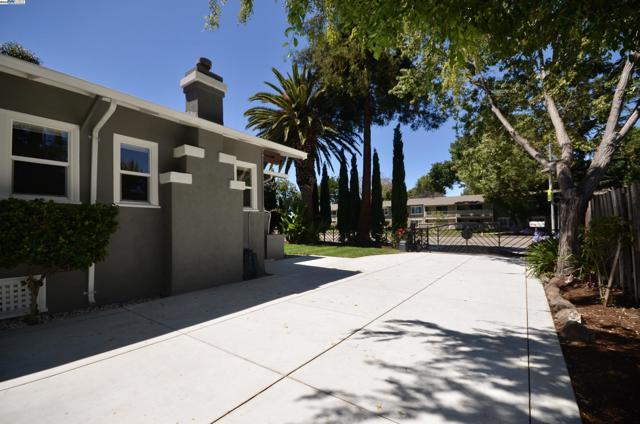 4544 Thornton Ave, Fremont CA: https://media.crmls.org/mediaz/0768fb17-a389-48c7-a3a4-a694eaa8d965.jpg