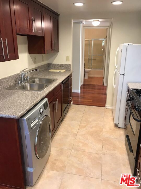 1652 COLBY Avenue, Los Angeles CA: https://media.crmls.org/mediaz/0769327d-af4d-44f0-8255-92faa022e2c9.jpg