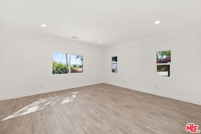 20280 Newton Street, Corona CA: https://media.crmls.org/mediaz/07696060-9664-4ecf-8d91-b9166541ce6c.jpg