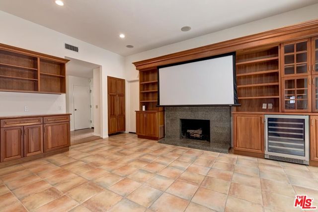 17181 Avenida De La Herradura, Pacific Palisades CA: https://media.crmls.org/mediaz/076982ec-e257-4580-8a8d-c855fc647931.jpg
