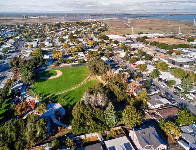 2509 Illinois Street, East Palo Alto CA: https://media.crmls.org/mediaz/0769a710-662a-49e8-8301-547860407e17.jpg