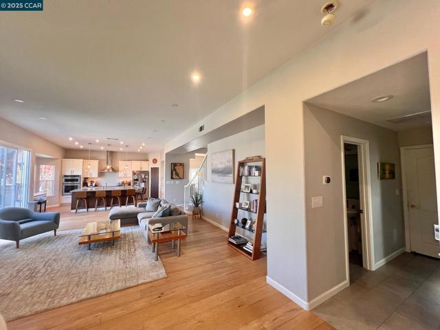 1161 Torrey Pines Place, Clayton CA: https://media.crmls.org/mediaz/0769b2b9-316e-45ac-ac43-b1d188d1fbb0.jpg