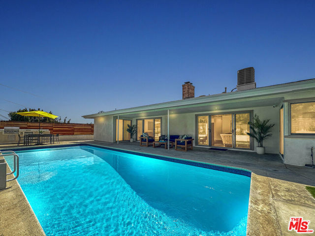 5810 S Halm Avenue, Los Angeles CA: https://media.crmls.org/mediaz/0769f7c0-4e48-465f-9012-4a2ecca2961f.jpg