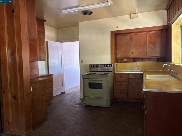 415 W 9Th St, Antioch CA: https://media.crmls.org/mediaz/076a0ad5-05e2-4e10-a903-36d8b9c77d5b.jpg