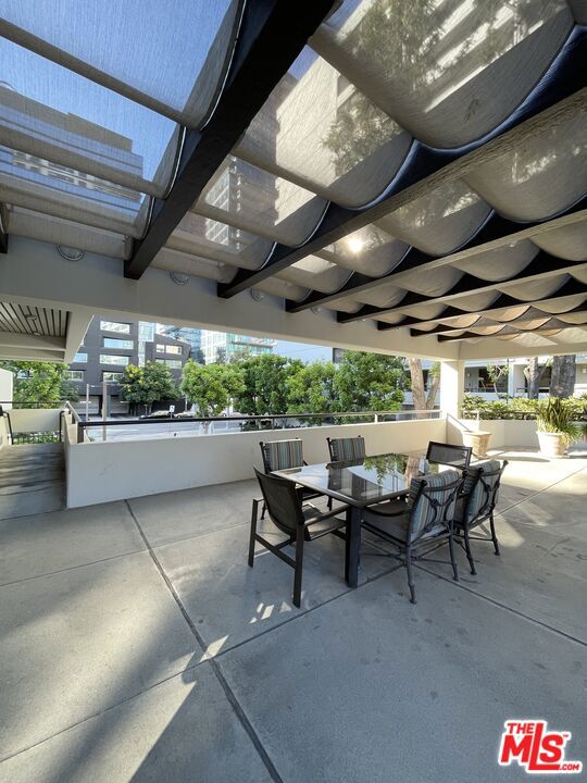600 W 9th Street, Los Angeles CA: https://media.crmls.org/mediaz/076a8ab7-3fe8-4983-8178-678fffe3b65c.jpg