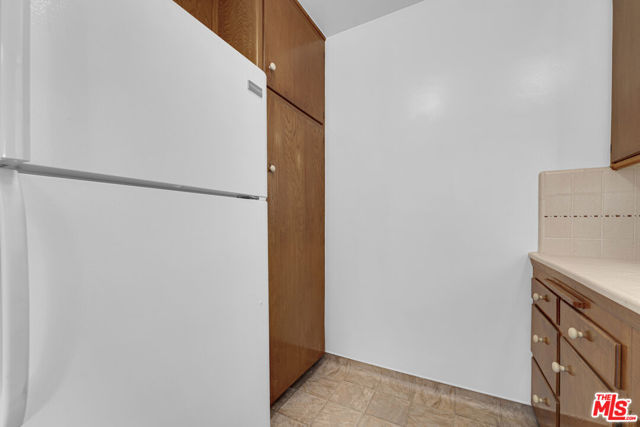 938 15th Street, Santa Monica CA: https://media.crmls.org/mediaz/076aae79-f898-46ee-a429-62d4cf1947fe.jpg
