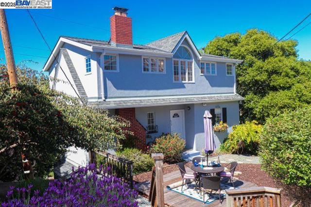 828 Everett Ave, Oakland CA: https://media.crmls.org/mediaz/076b317e-9ece-4070-a627-cf5a56d0986b.jpg