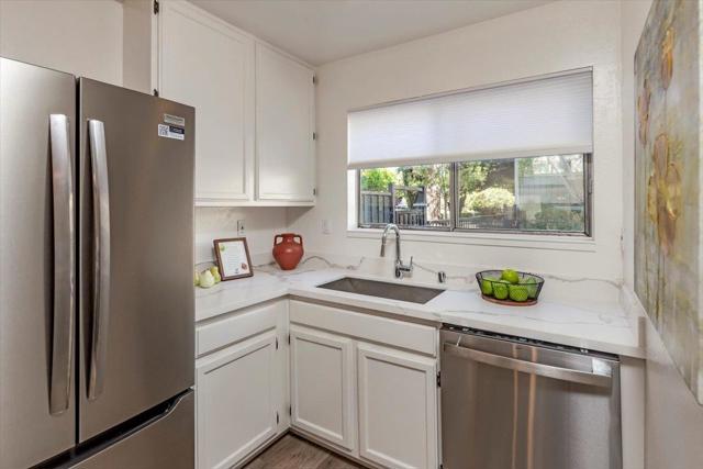 165 E Okeefe Street, Menlo Park CA: https://media.crmls.org/mediaz/076b58b8-6291-44d0-829b-4507421ece30.jpg
