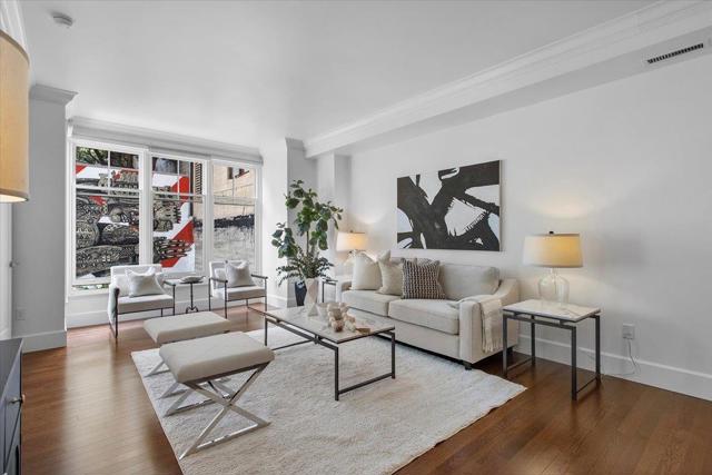 1645 Pacific Avenue, San Francisco CA: https://media.crmls.org/mediaz/076b5d98-1a5f-409a-8981-d2ed9f181986.jpg