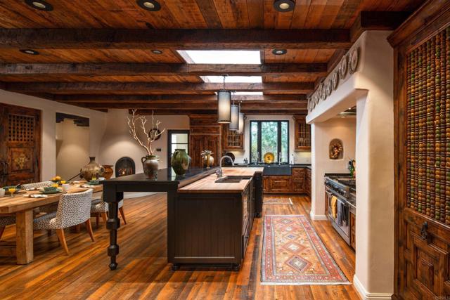 6977 Las Colinas, Rancho Santa Fe CA: https://media.crmls.org/mediaz/076ba412-6c69-4273-abeb-b31a9f781375.jpg