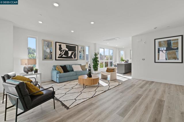 27276 Cosmo Ct, Hayward CA: https://media.crmls.org/mediaz/076bb4b9-e4d2-4385-9d54-70ec1615c866.jpg