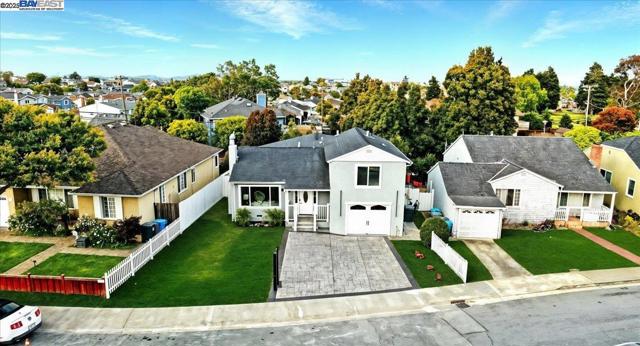 590 Cherry Ave, San Bruno CA: https://media.crmls.org/mediaz/076c4434-faac-45a1-a8a2-3edce8ec1fd6.jpg