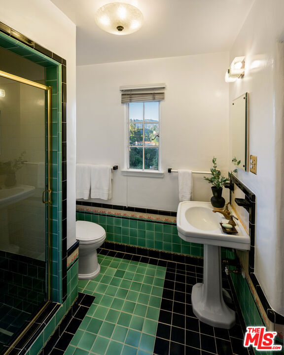 2200 Maravilla Drive, Los Angeles CA: https://media.crmls.org/mediaz/076cb034-713a-4dff-abfa-c603404fd199.jpg