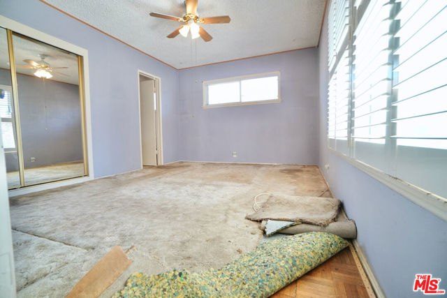 20621 VALERIO Street photo 7