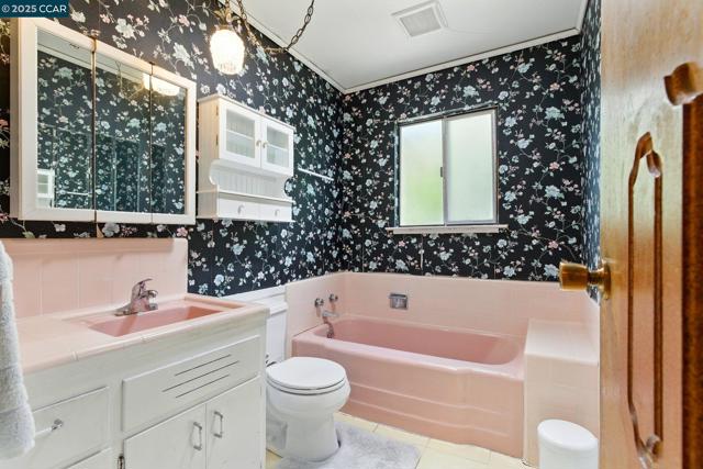 3363 Mcgraw Ln, Lafayette CA: https://media.crmls.org/mediaz/076d2fff-80f1-448d-9be8-bae6f9c21feb.jpg