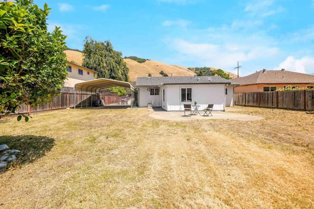 745 Wasatch Dr, Fremont CA: https://media.crmls.org/mediaz/076dd743-0817-4ed0-af08-f6342028a5c1.jpg