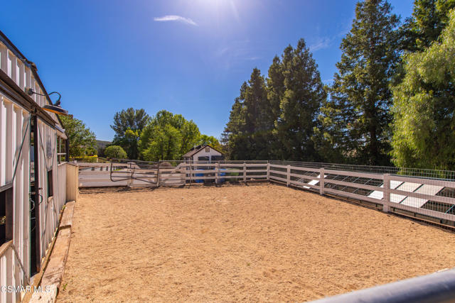 6144 1/4 Chesebro Road, Agoura Hills CA: https://media.crmls.org/mediaz/076e2e87-0730-479c-82b7-74b0d87173b2.jpg