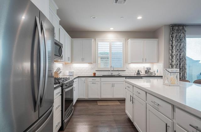 19130 Fallingwater Lane, Marina CA: https://media.crmls.org/mediaz/076e3b0f-92ef-422c-b558-6a2c5efbaa90.jpg