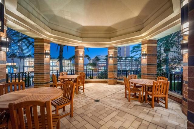 500 W Harbor Dr, San Diego CA: https://media.crmls.org/mediaz/076eabd9-be34-473b-905c-6eba3f6451be.jpg