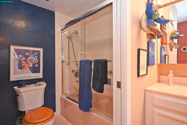 2748 Tice Creek Dr, Walnut Creek CA: https://media.crmls.org/mediaz/076efce4-12cf-4d43-a8bf-8c36145bd055.jpg