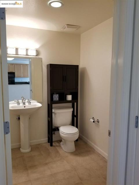 655 12Th St, Oakland CA: https://media.crmls.org/mediaz/076efd02-437d-408f-b1bd-1a4aab467657.jpg