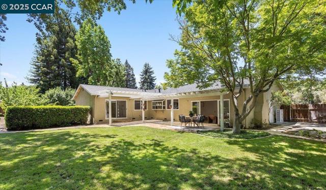 115 Saint Jean Ct, Danville CA: https://media.crmls.org/mediaz/076f0b87-e5d0-4202-9f6a-80ed7094310a.jpg