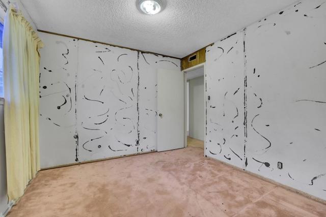 8734 Hermosa Court, Stockton CA: https://media.crmls.org/mediaz/076f2ae3-fd83-4ad7-baa5-0cc3dab2c3f1.jpg