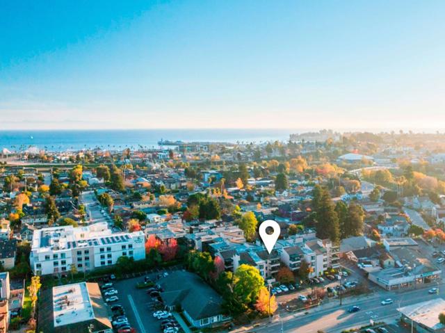 318 Soquel Avenue, Santa Cruz CA: https://media.crmls.org/mediaz/076f2c74-7f4a-444a-bce9-c32bb185c3c4.jpg