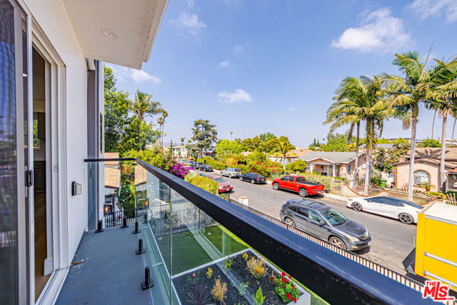 2055 S Garth Avenue, Los Angeles CA: https://media.crmls.org/mediaz/076f6b1c-c33c-4e2e-85ab-1b77674709f0.jpg