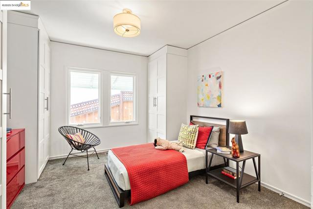 4007 Lyman Rd, Oakland CA: https://media.crmls.org/mediaz/076fd3d1-de77-4d68-9d9a-2d05e9d37f74.jpg