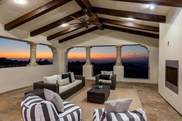 Detail Gallery Image 7 of 31 For 8136 Entrada De Luz, San Diego,  CA 92127 - 5 Beds | 5/2 Baths