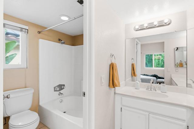 Detail Gallery Image 15 of 26 For 609 Mustang Glen, Escondido,  CA 92027 - 3 Beds | 2/1 Baths