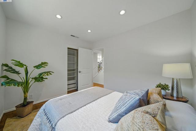 420 Camden Rd, Alameda CA: https://media.crmls.org/mediaz/077117a6-30e8-4050-b4ec-7ab3f034a79b.jpg