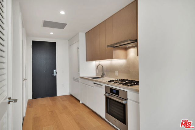 877 Francisco Street, 1020 photo 4