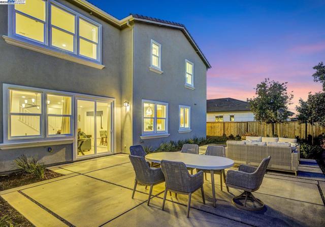 319 W Calabria Drive, Mountain House CA: https://media.crmls.org/mediaz/07718724-b1a6-4e4f-a994-5c1fede3e82f.jpg