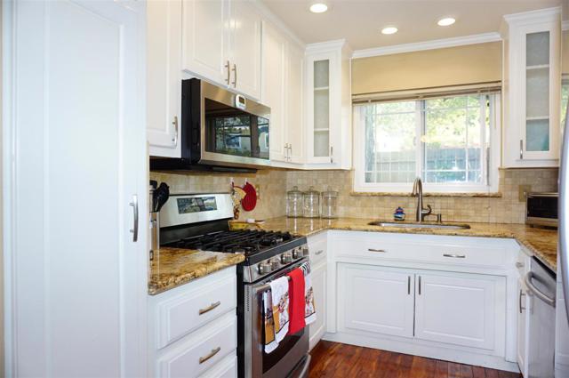1401 Woodberry Avenue, San Mateo CA: https://media.crmls.org/mediaz/0771cc98-0351-4e05-8de1-3986f4404077.jpg