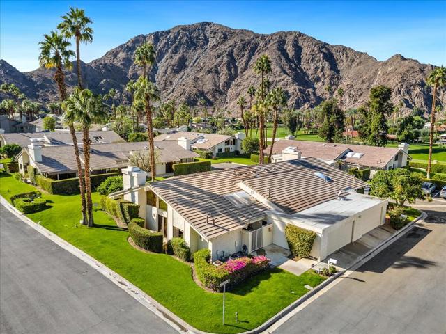 46520 Arapahoe Circle, Indian Wells CA: https://media.crmls.org/mediaz/0771d6c5-1e56-4e1f-ac17-d3e3248dec7e.jpg