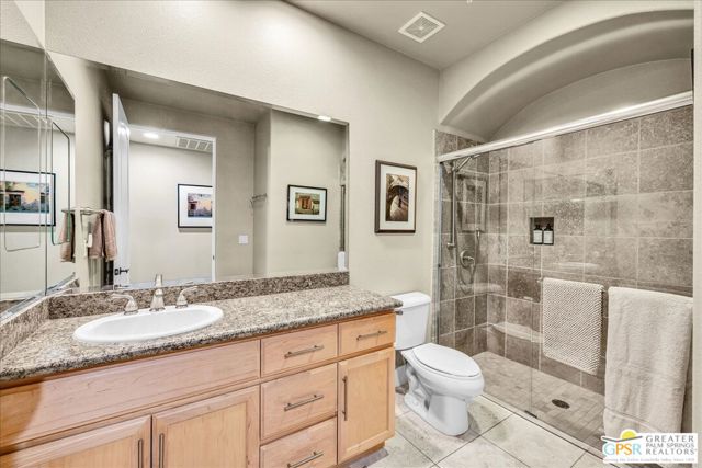 2010 Via San Martino, Palm Desert CA: https://media.crmls.org/mediaz/07720167-503e-4bdd-a2e5-c18a3afbf202.jpg