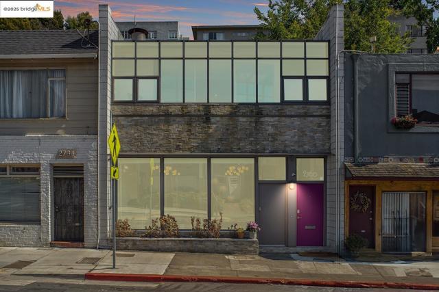 2760 Park Blvd, Oakland CA: https://media.crmls.org/mediaz/07720be5-db82-4b65-8148-79b9a2c2546a.jpg