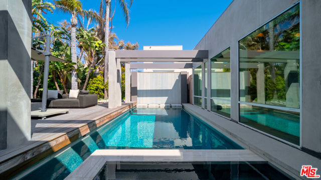 24572 Malibu Road, Malibu CA: https://media.crmls.org/mediaz/077233e0-cf06-4bfe-b718-852004a978c7.jpg